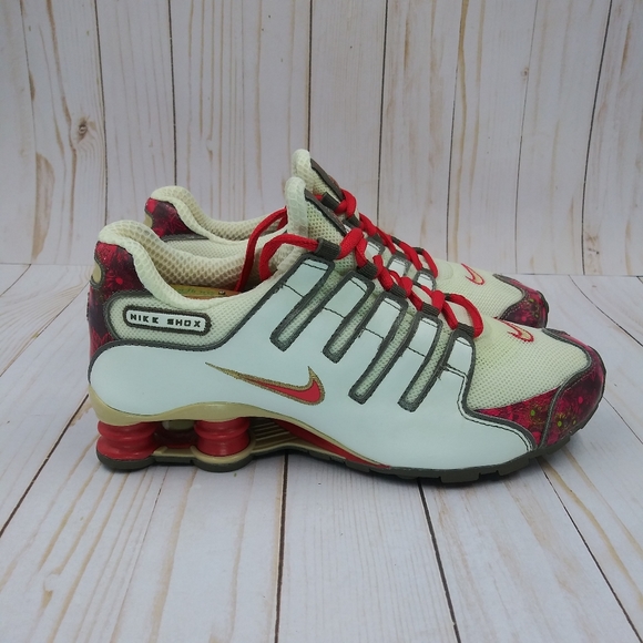 NIKE Shox NZ White Red Pink Roses Running Shoes Women's Sz 7.5 Boy's 6Y - Picture 1 of 9
